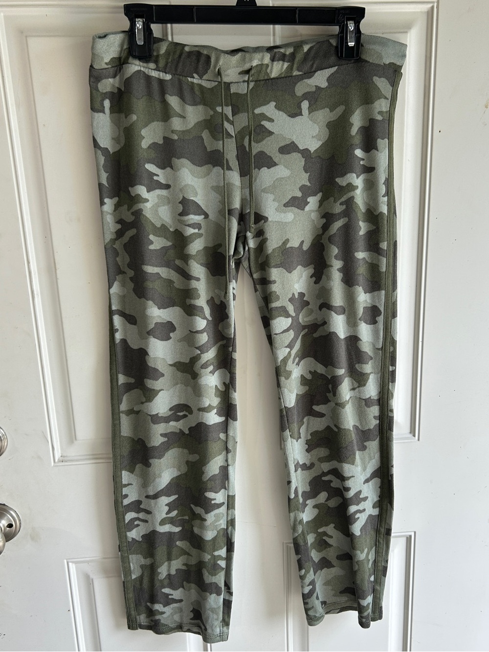 Lucky Brand Camo Leggings in Olive and Light Green
